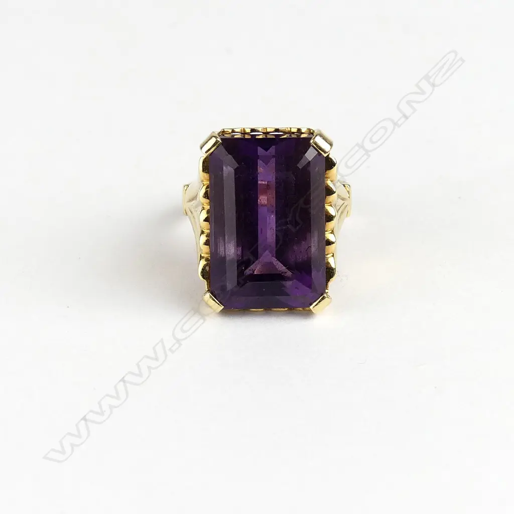 A lady's estate 18ct. yellow gold and amethyst dress ring Image 1++