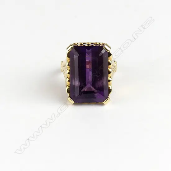 A lady's estate 18ct. yellow gold and amethyst dress ring