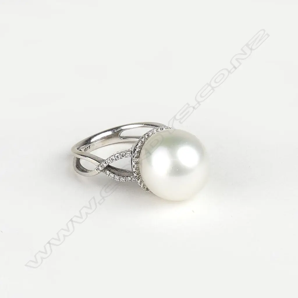 An 18ct. white gold large pearl and diamond lady's dress ring Image 1++