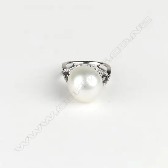 An 18ct. white gold large pearl and diamond lady's dress ring