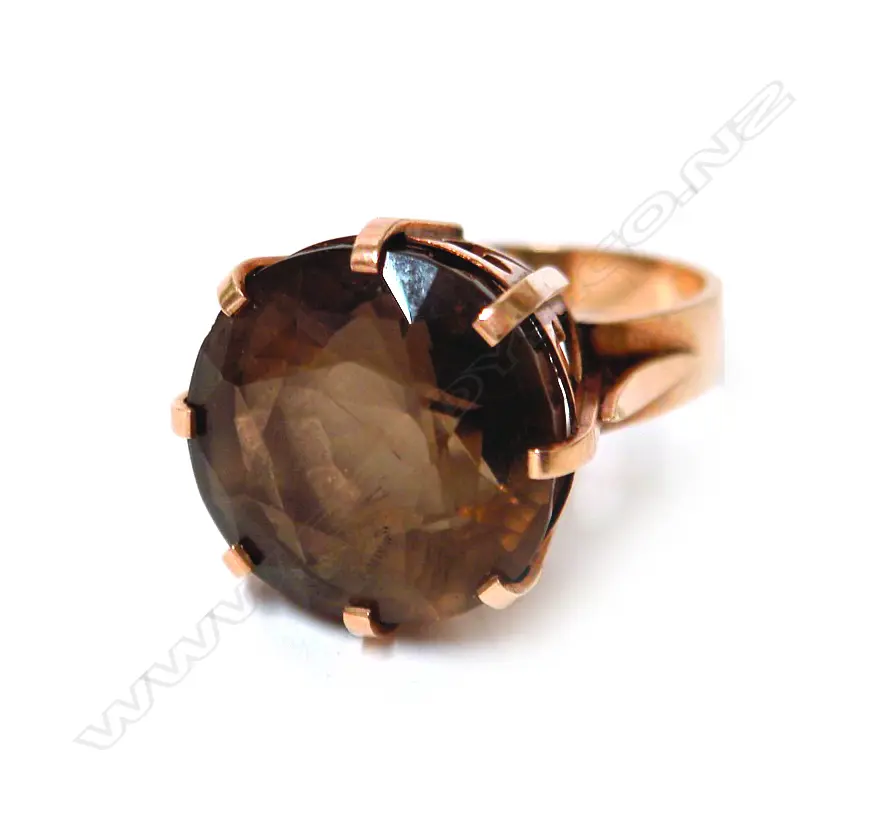 A 9ct. yellow gold and large topaz retro lady's dress ring Image 1++
