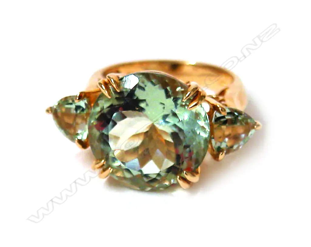 A large 14ct. yellow gold and aquamarine lady's dress ring Image 1++