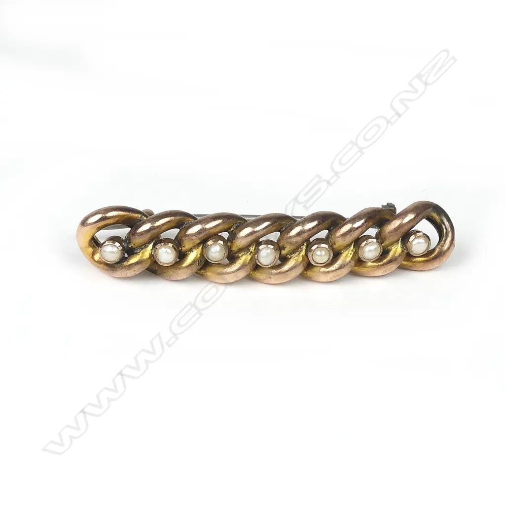 A 9ct rose gold and pearl brooch Image 1++