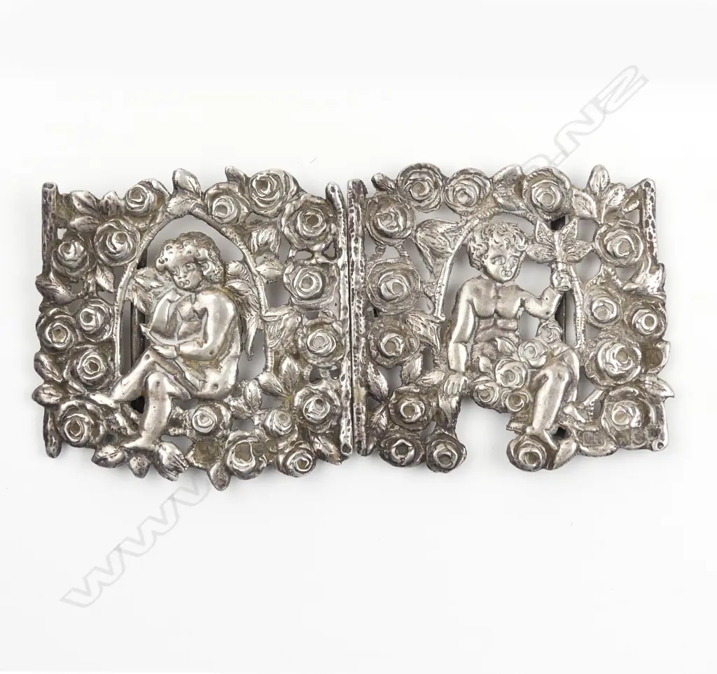 A Victorian silver belt buckle Image 1++