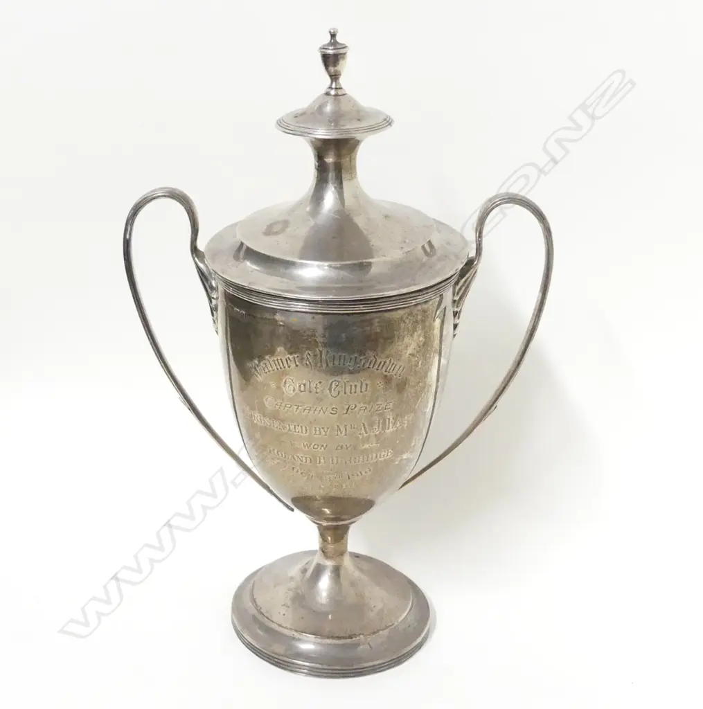An Edward VII silver lidded two handled trophy cup Image 1++