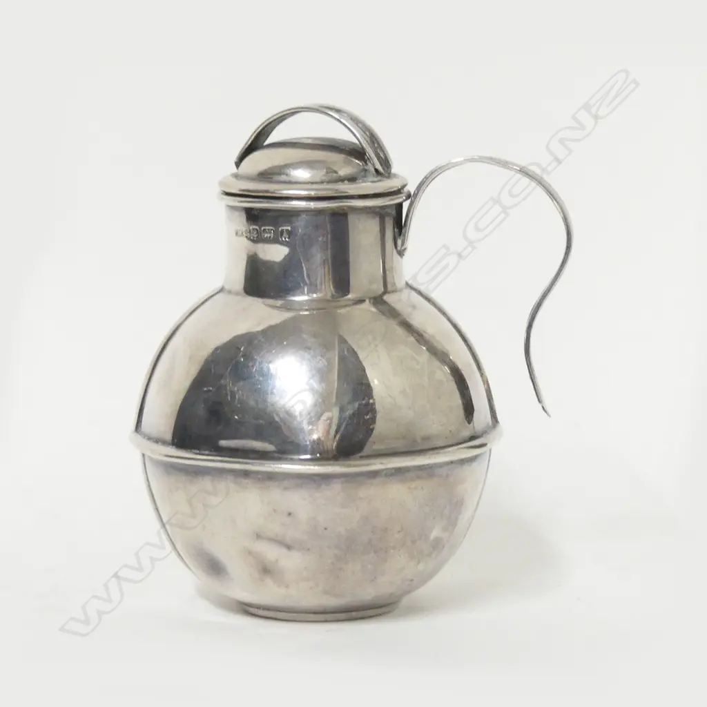 A silver Guernsey creamer Image 1++
