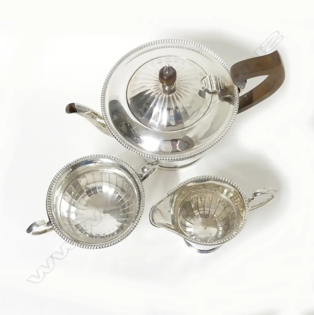 A three piece silver tea set Image 1++