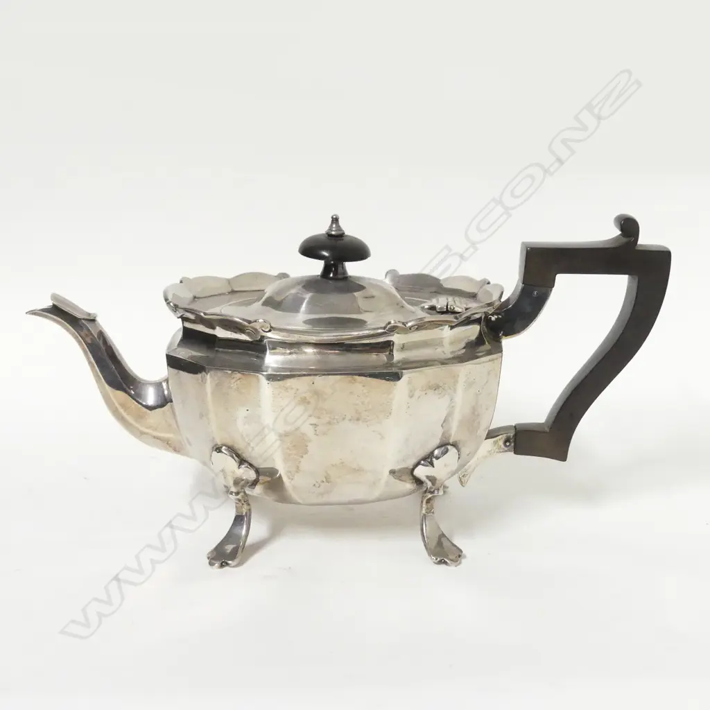 A silver teapot Image 1++