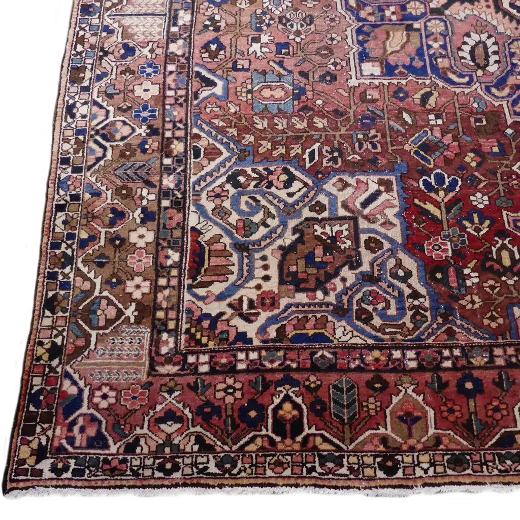 A large Bakhtiari carpet Image 1++