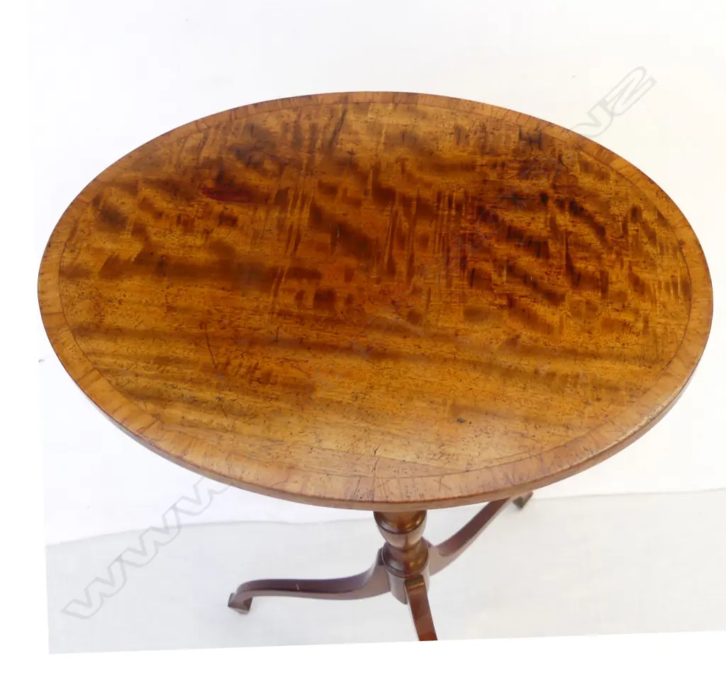 A Sheraton Revival flame mahogany wine table of small and elegant proportions Image 1++