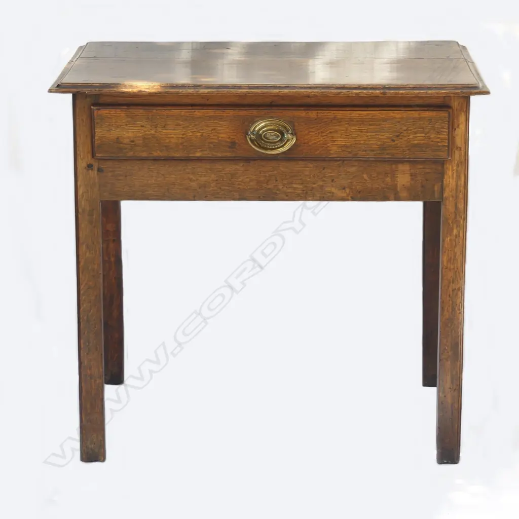 A Georgian oak side table Image 1++