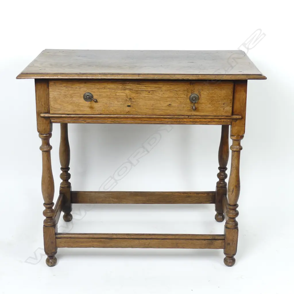 A Georgian oak country side table Image 1++