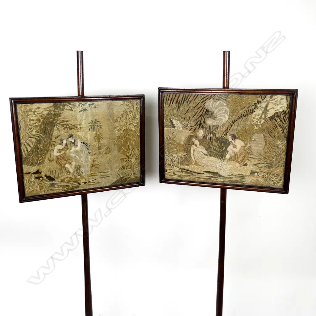A pair of Georgian mahogany pole screens Image 1++
