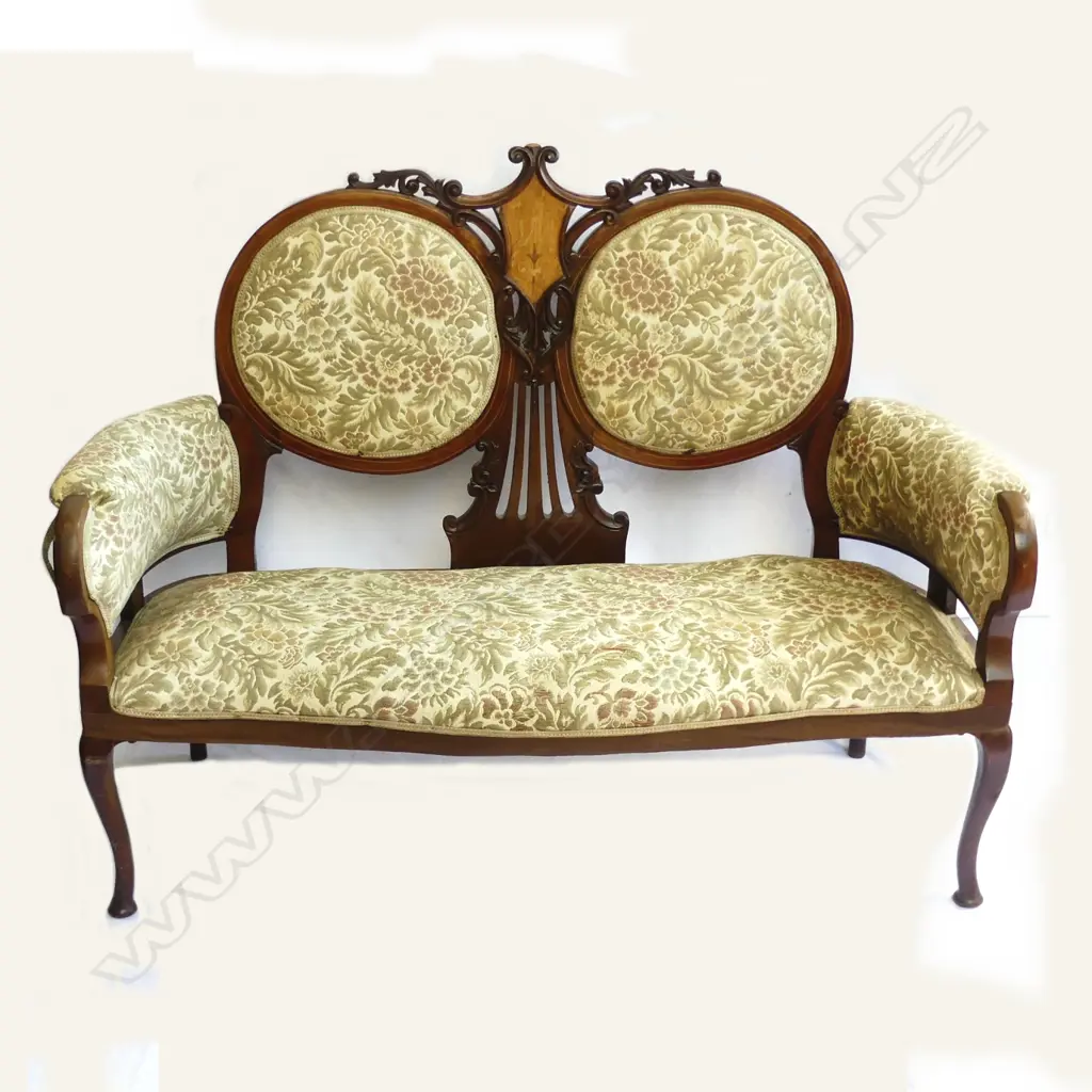An Edwardian Sheraton Revival parlour seat Image 1++