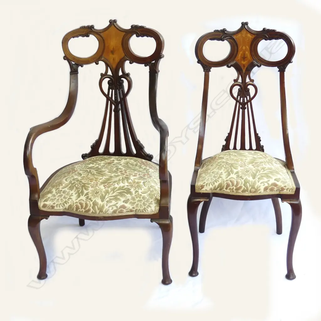 An Edwardian Sheraton Revival parlour seat Image 1++