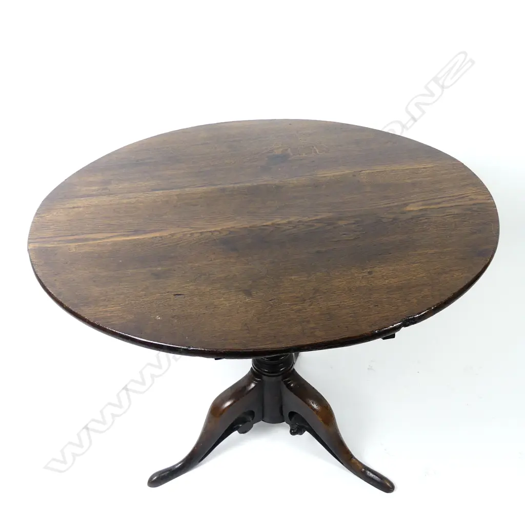 A Georgian oak tilt-top supper table Image 1++