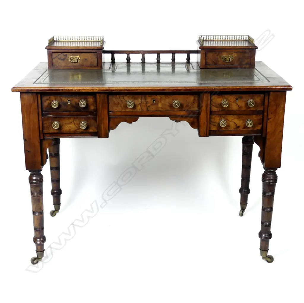 A small Victorian walnut library desk Image 1++