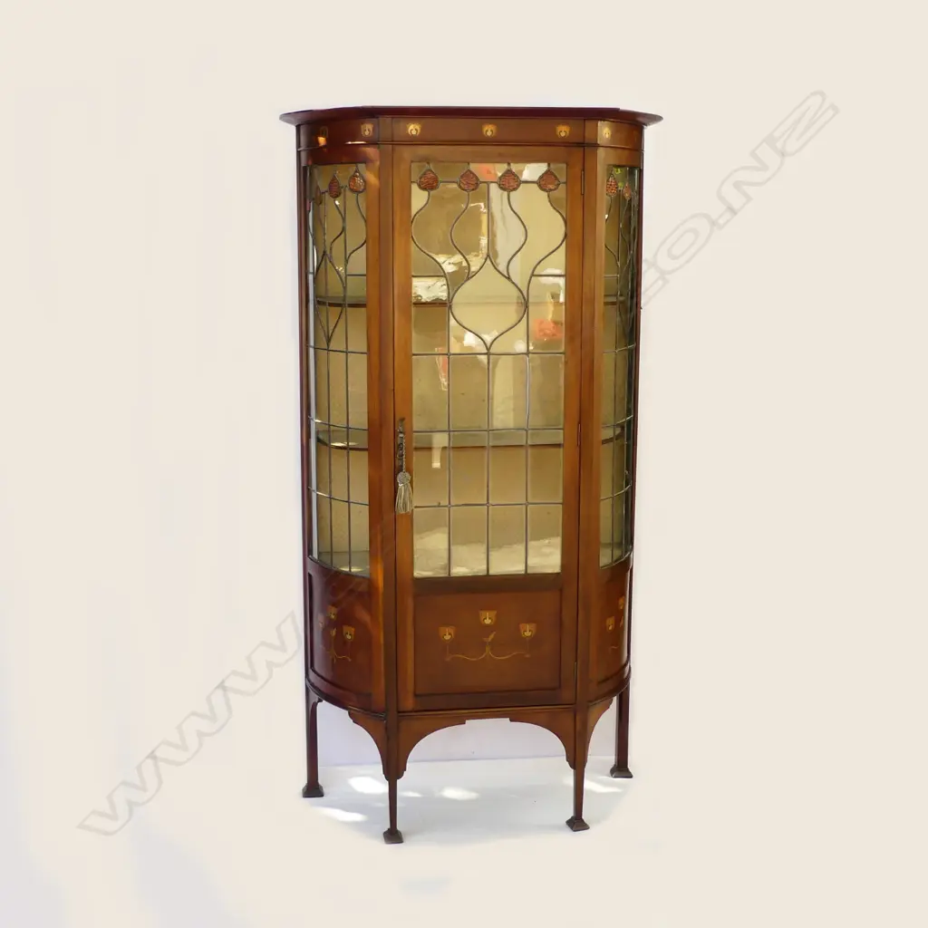 A mahogany Art Nouveau leadlight display cabinet Image 1++
