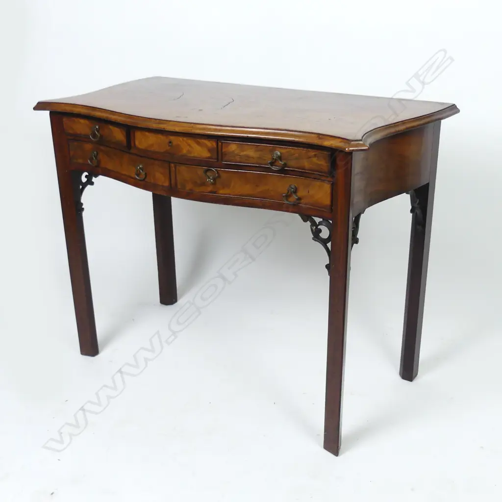 An early 19thC mahogany side table Image 1++
