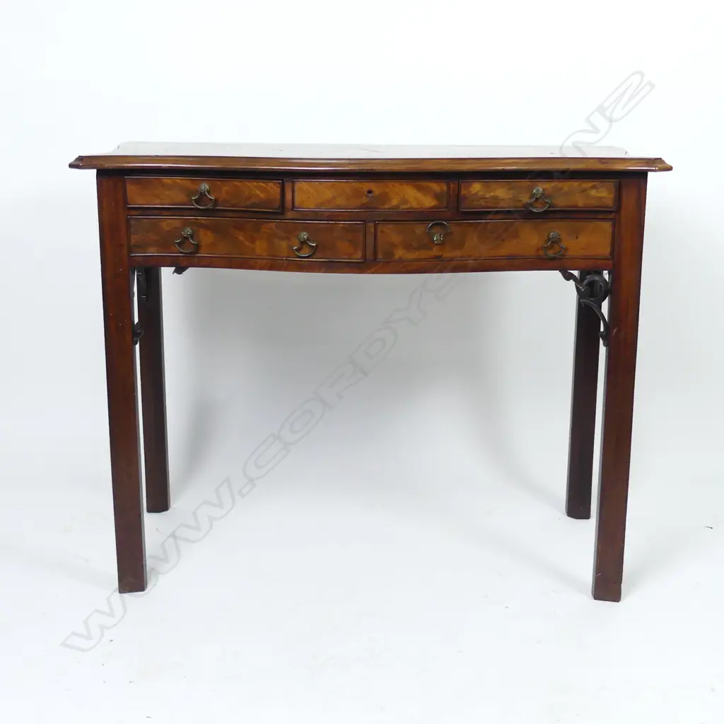 An early 19thC mahogany side table Image 1++