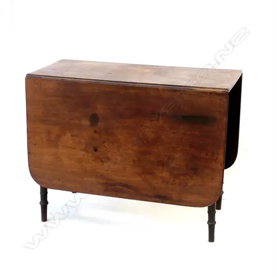 A 19thC mahogany dropside dining table
