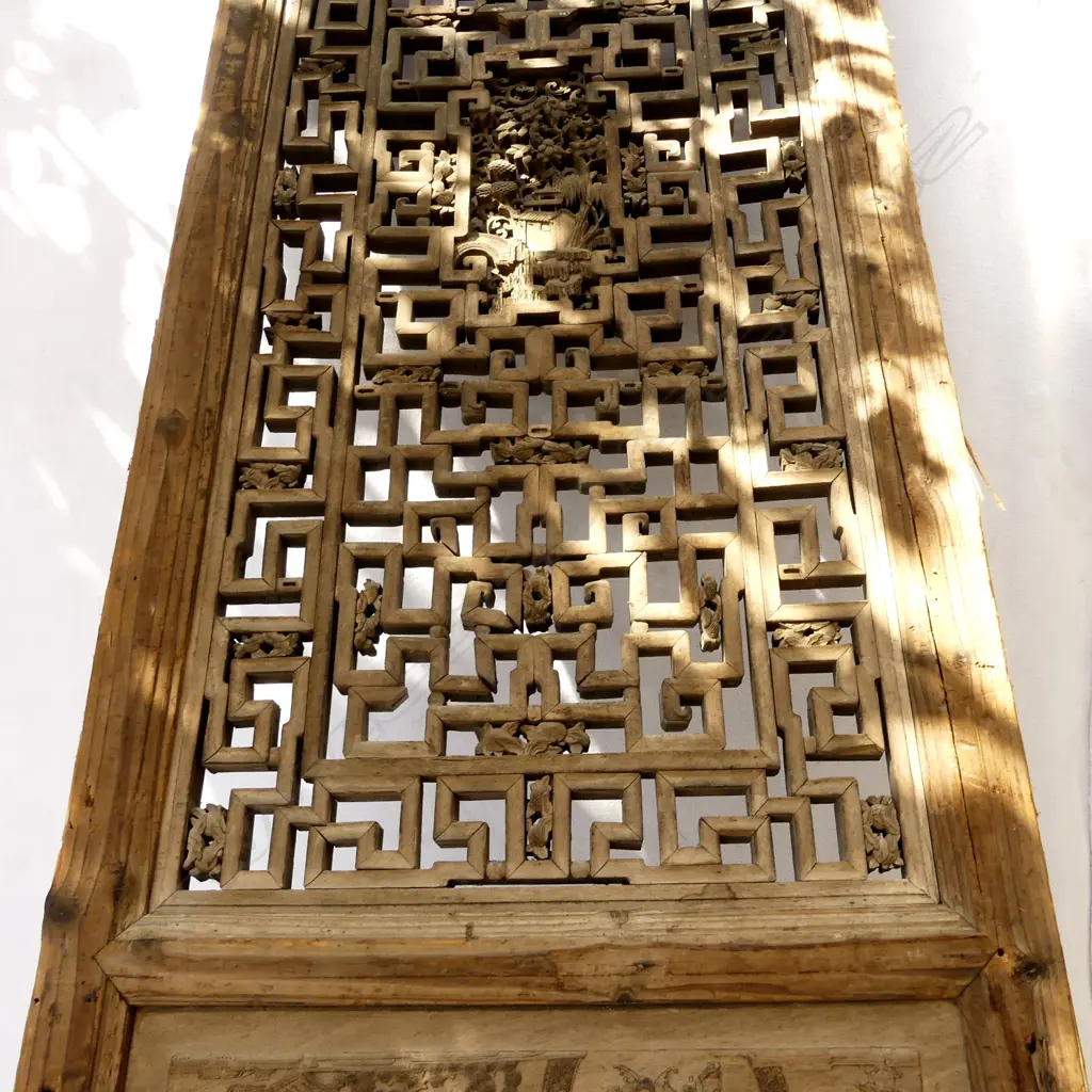 A pair of Chinese doors Image 1++