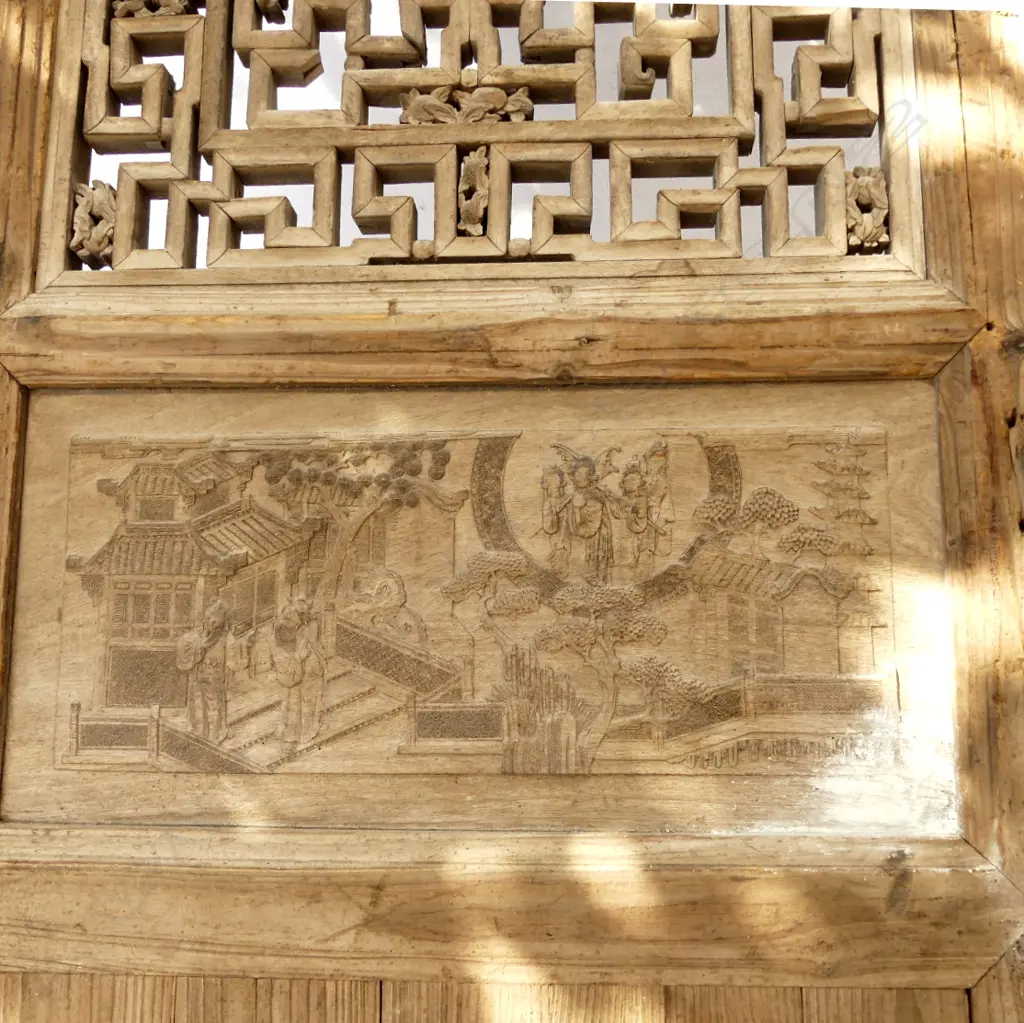 A pair of Chinese doors Image 1++