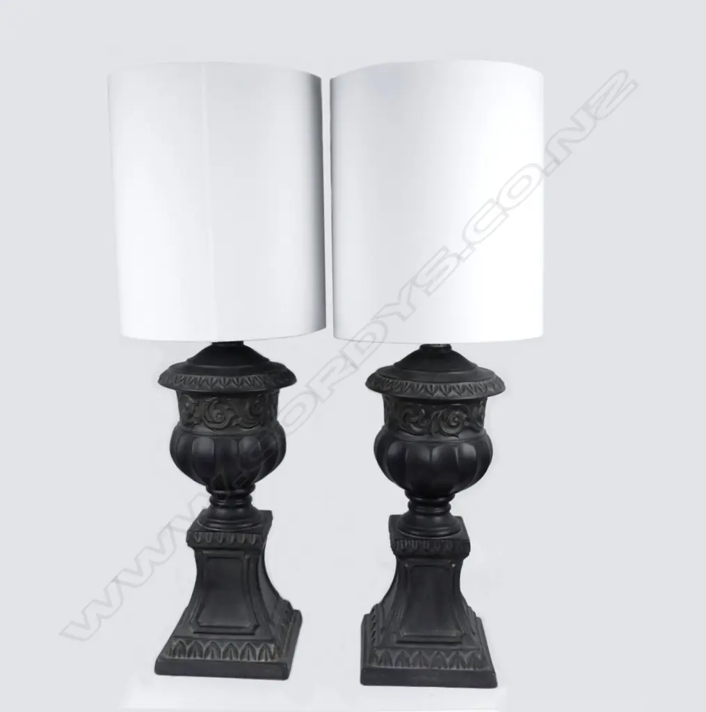 A pair of ceramic table lamps Image 1++