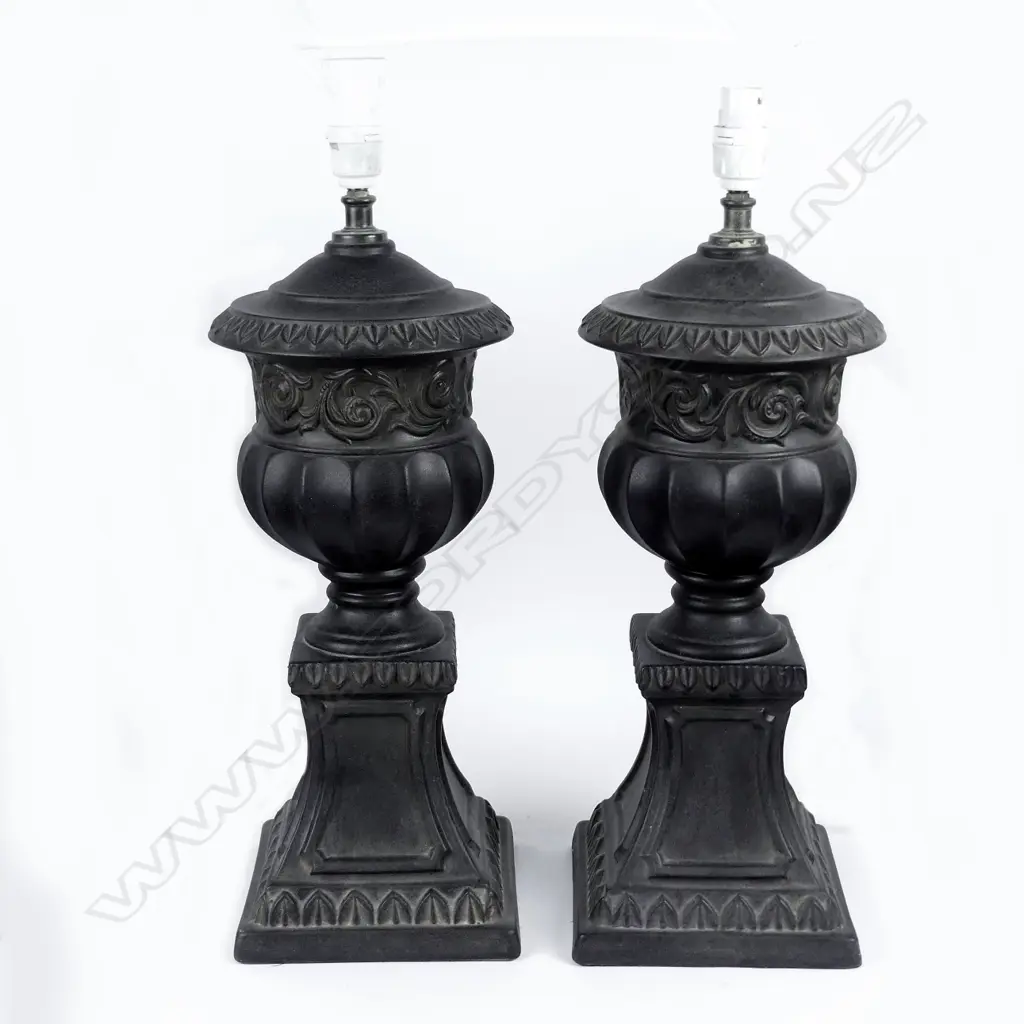 A pair of ceramic table lamps Image 1++