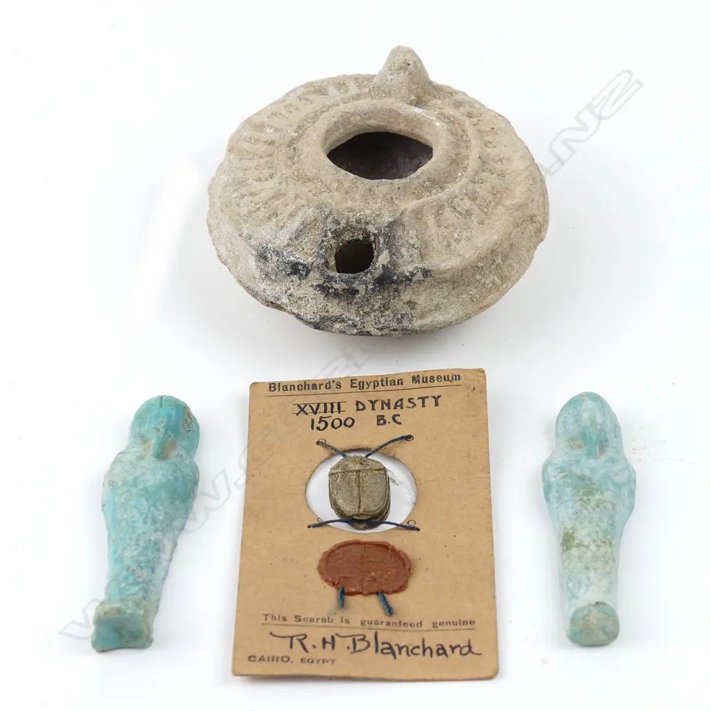 Four Middle Eastern artefacts Image 1++