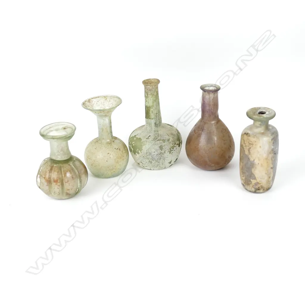 Five Roman glass items Image 1++