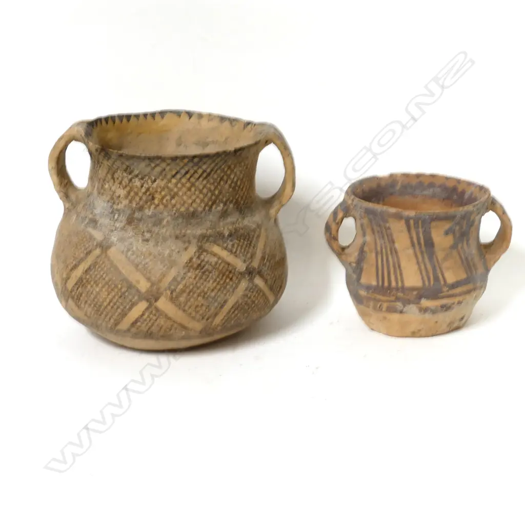 Two pre-Colombian style terracotta pots Image 1++