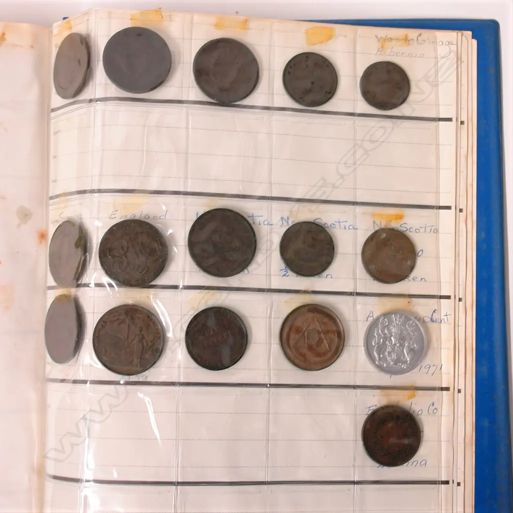 A collection of mainly 19thC copper coins from Guernsey Image 1++