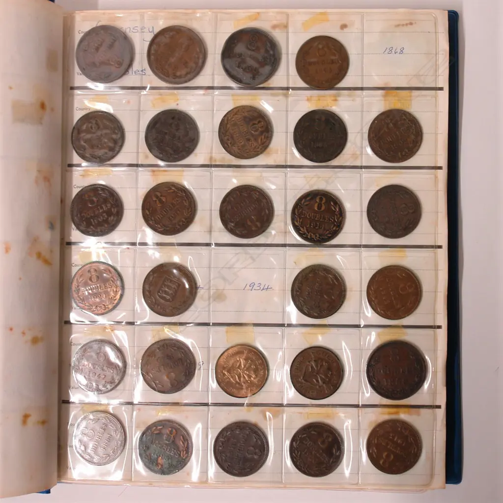 A collection of mainly 19thC copper coins from Guernsey Image 1++