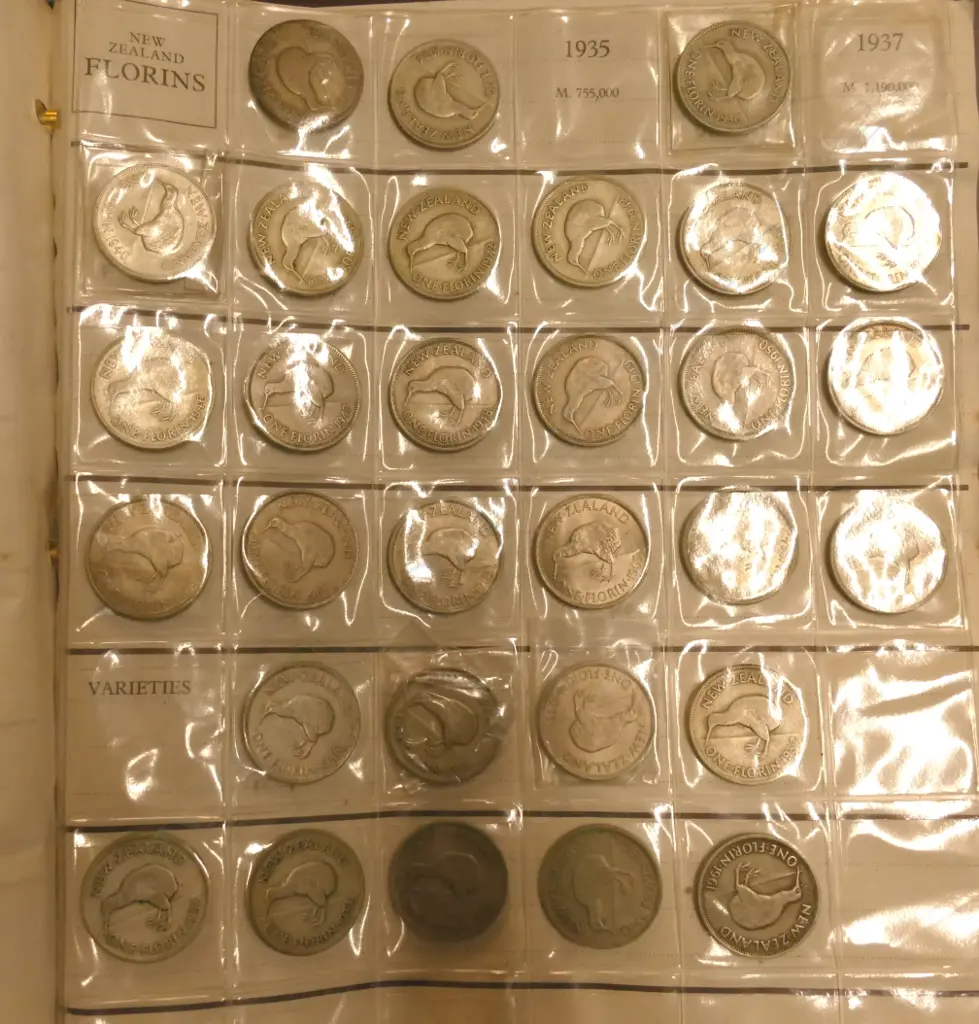 An album of older N.Z. coinage Image 1++