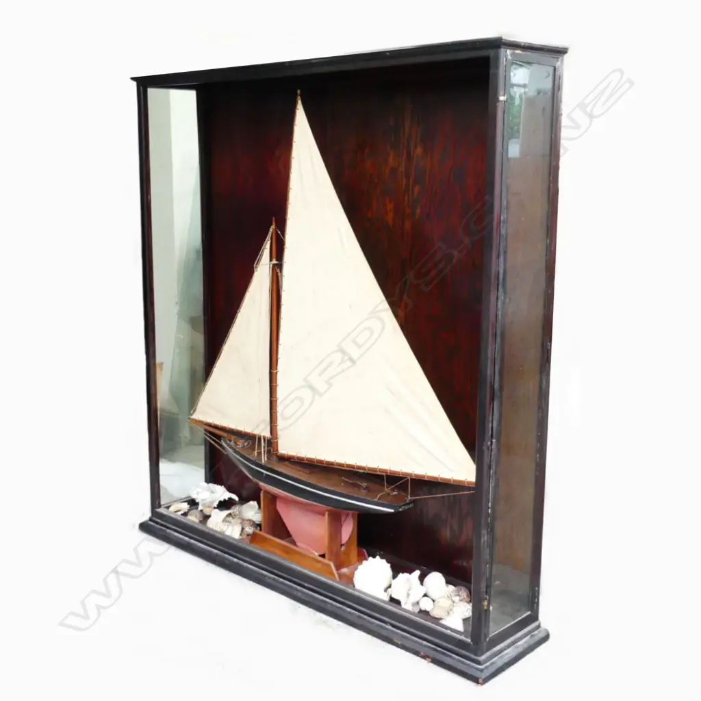 A large scale pond yacht 'Thelma' Image 1++