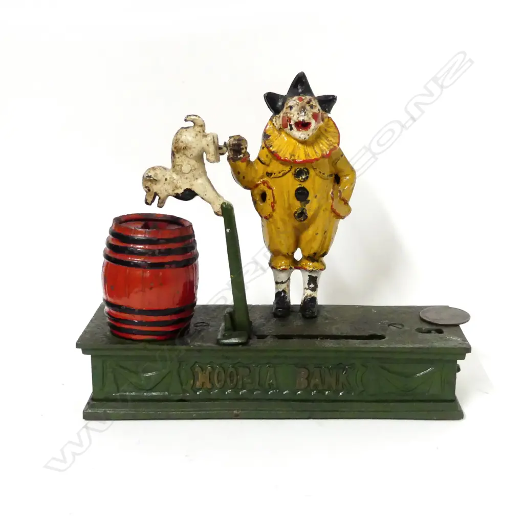 A 1920s English Hoop-la Clown and Trick Dog cast-iron moneybox Image 1++