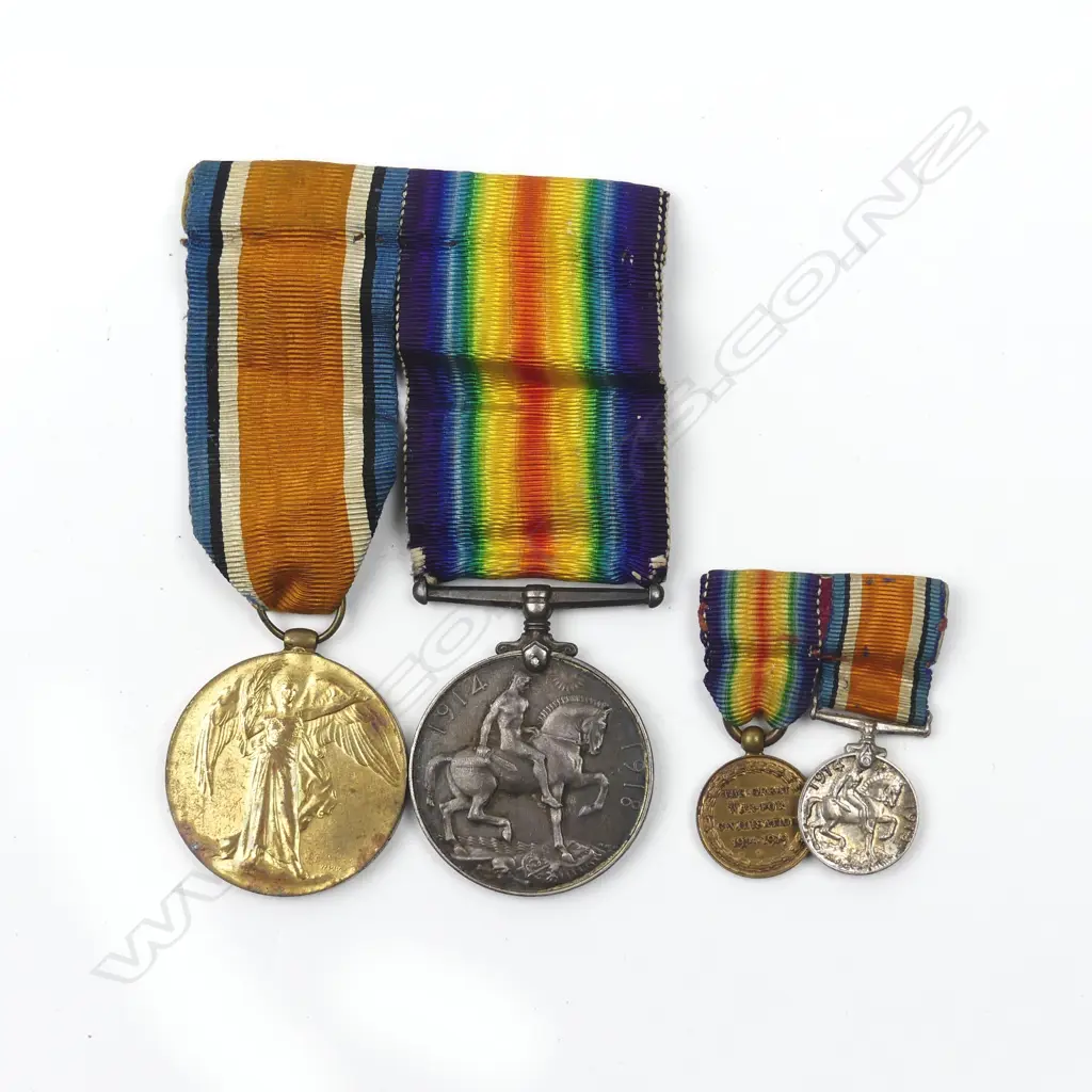 A WWI medal pair and miniatures Image 1++