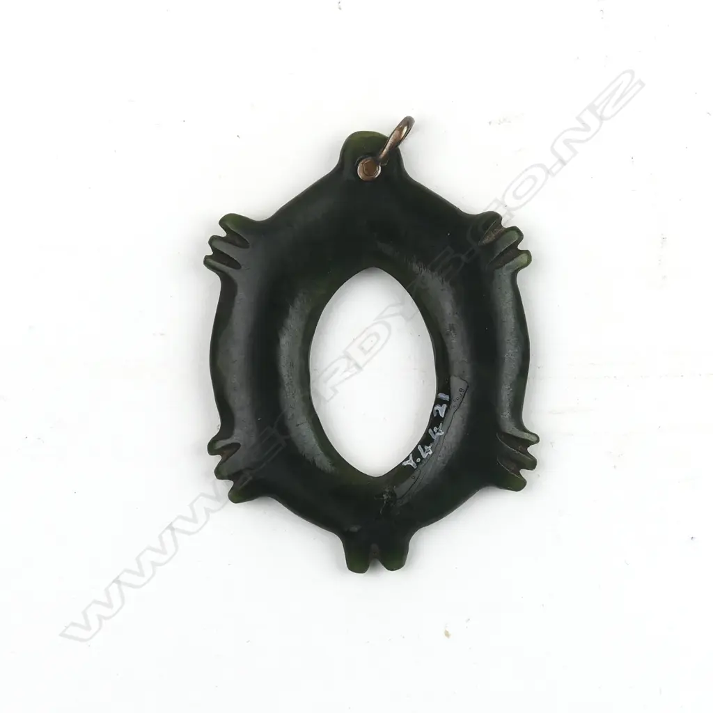 An early 20th/19thC pounamu kaka poria (bird leg ring/pendant) Image 1++