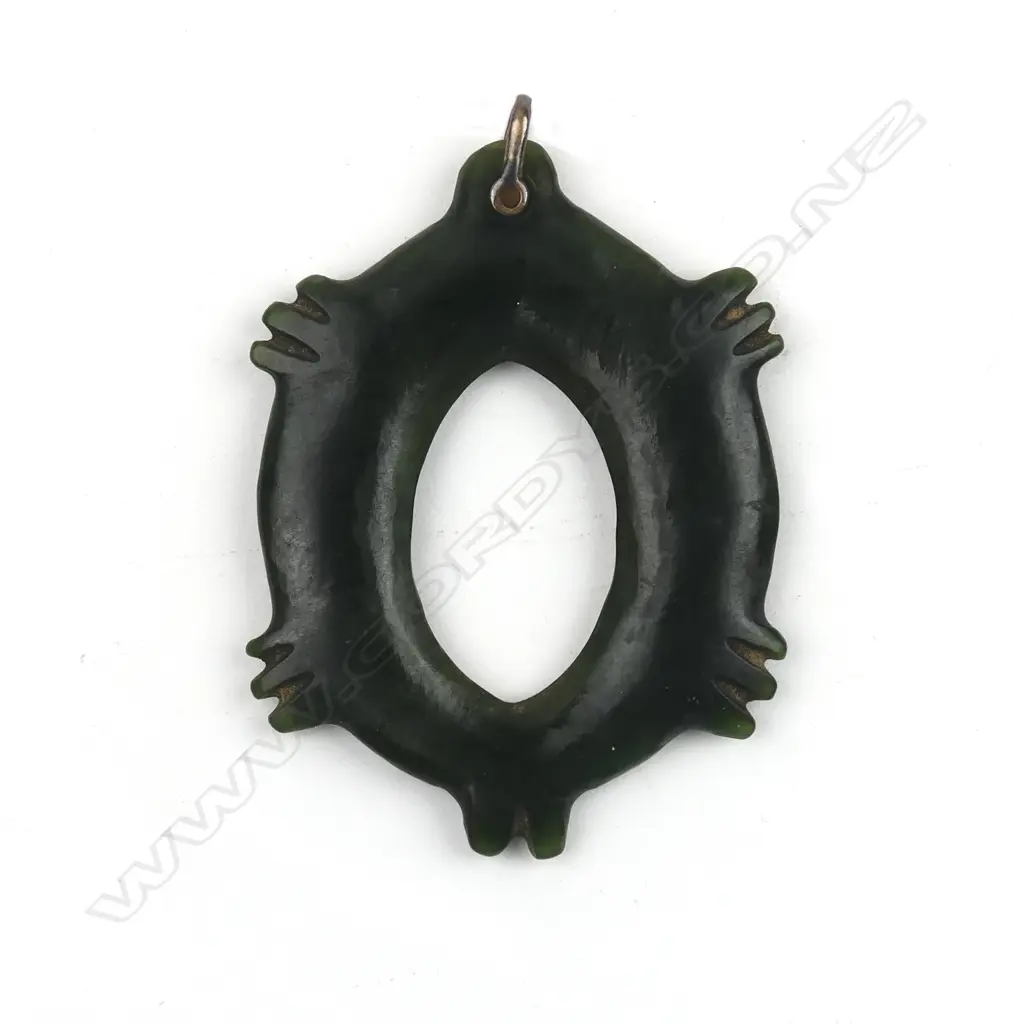 An early 20th/19thC pounamu kaka poria (bird leg ring/pendant) Image 1++