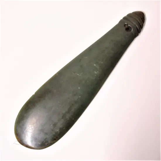 A good pre-contact/contact period mere pounamu