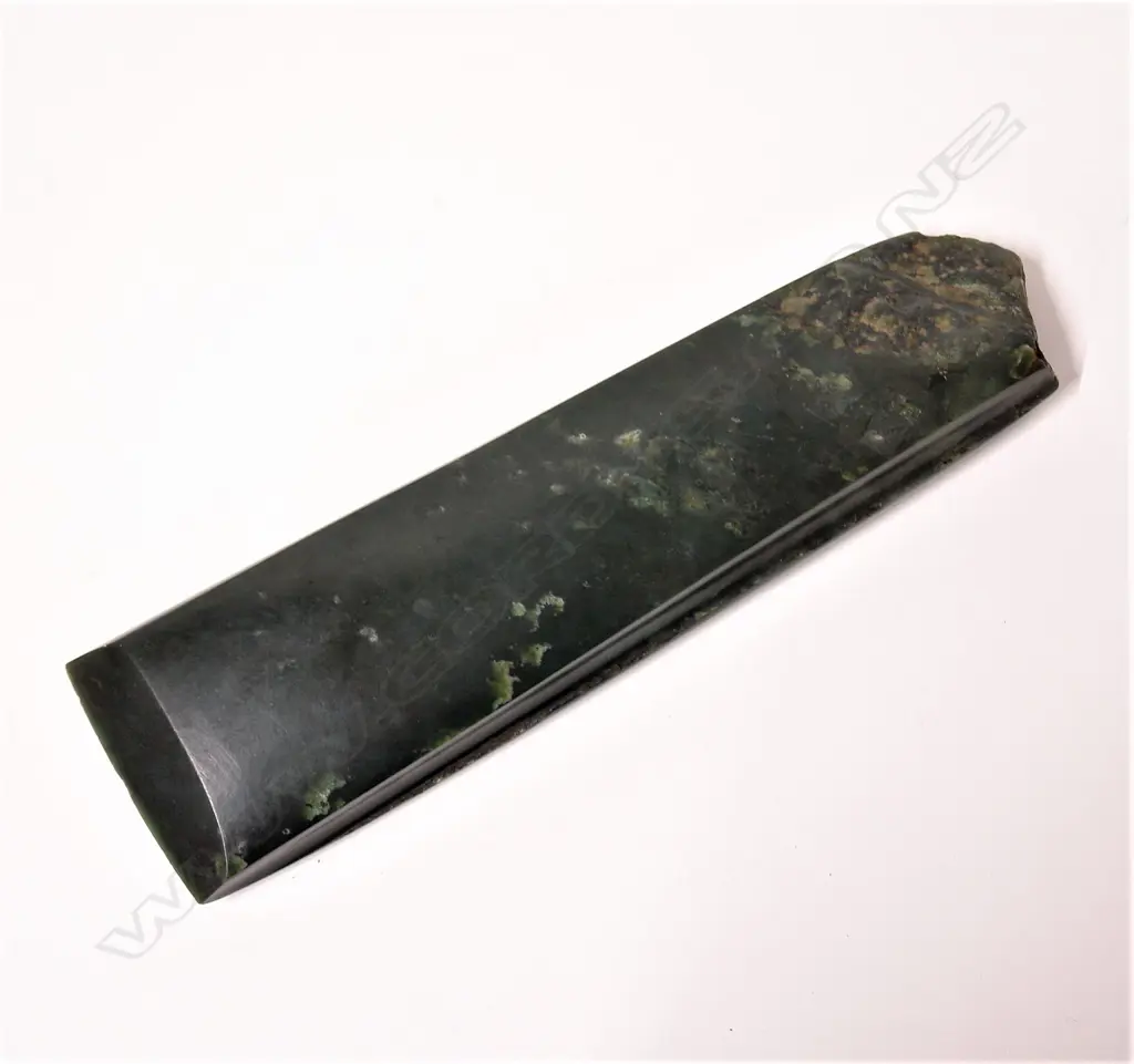 A good large pre-European toki pounamu Image 1++