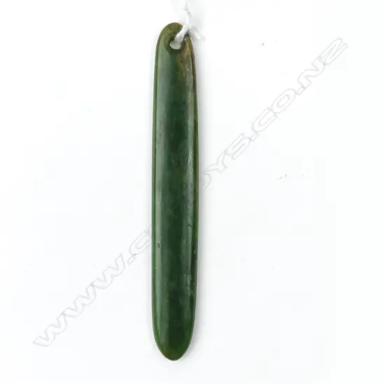 A pounamu kuru pendant