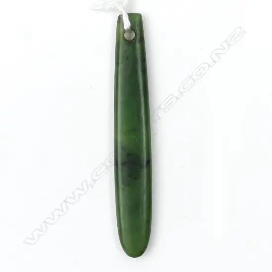 A pounamu kuru pendant