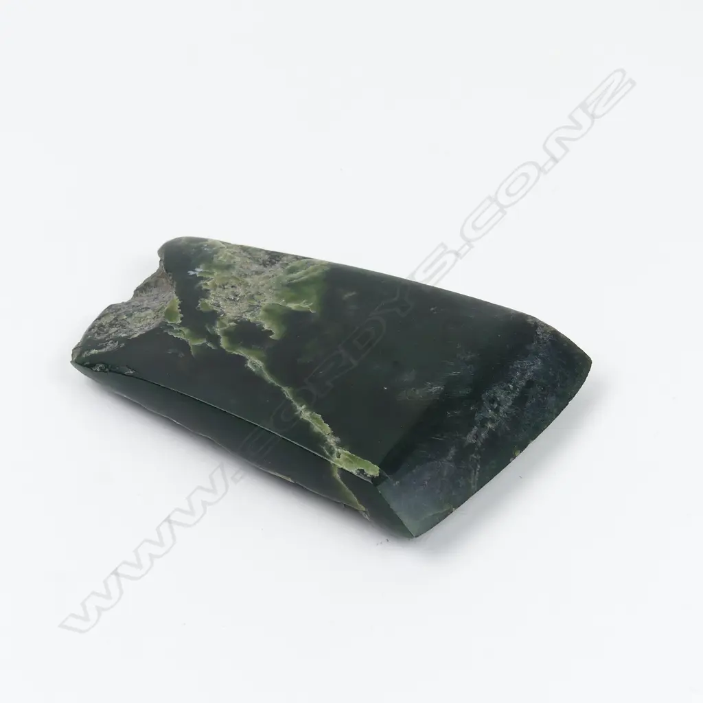 A pounamu adze blade Image 1++