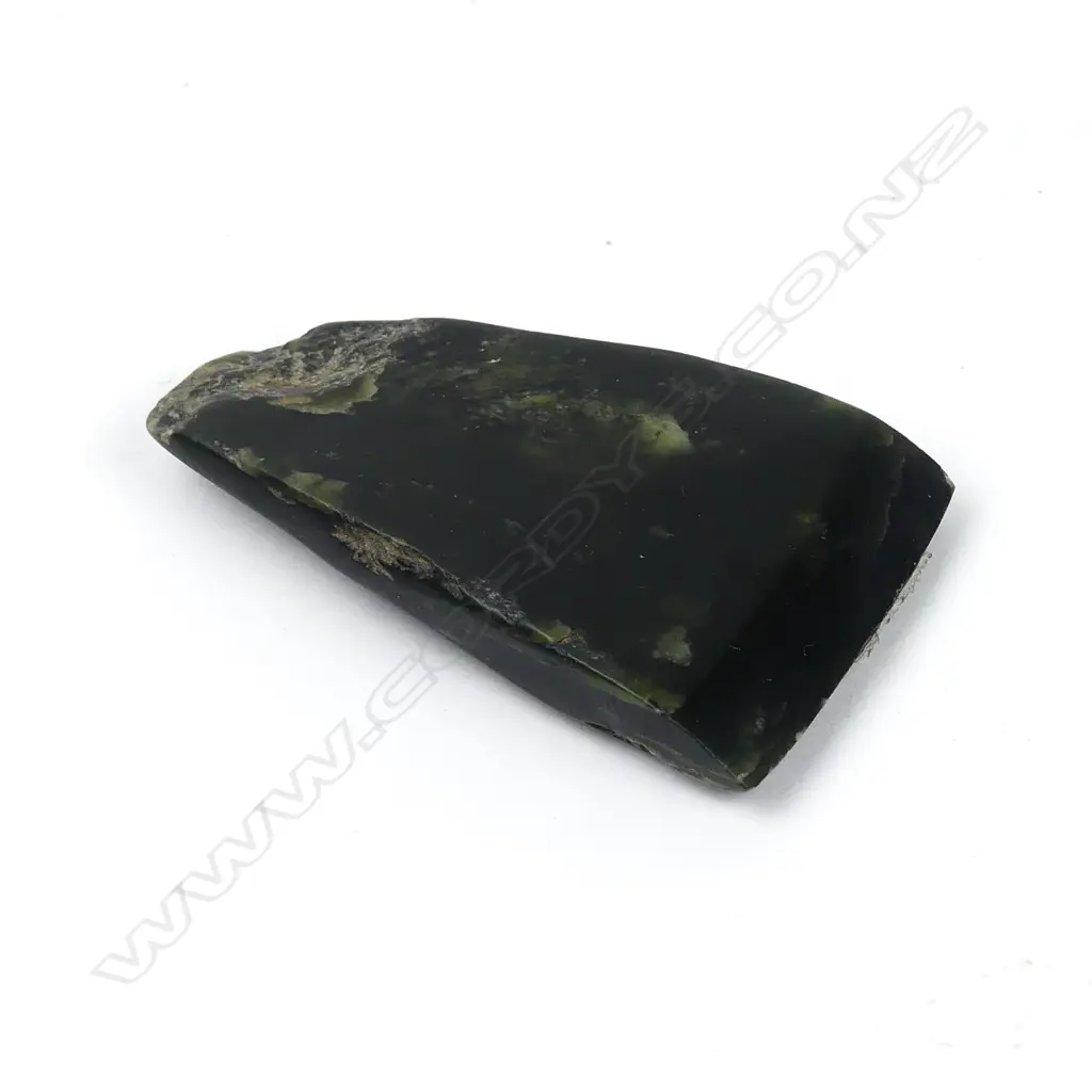 A small pounamu adze blade Image 1++