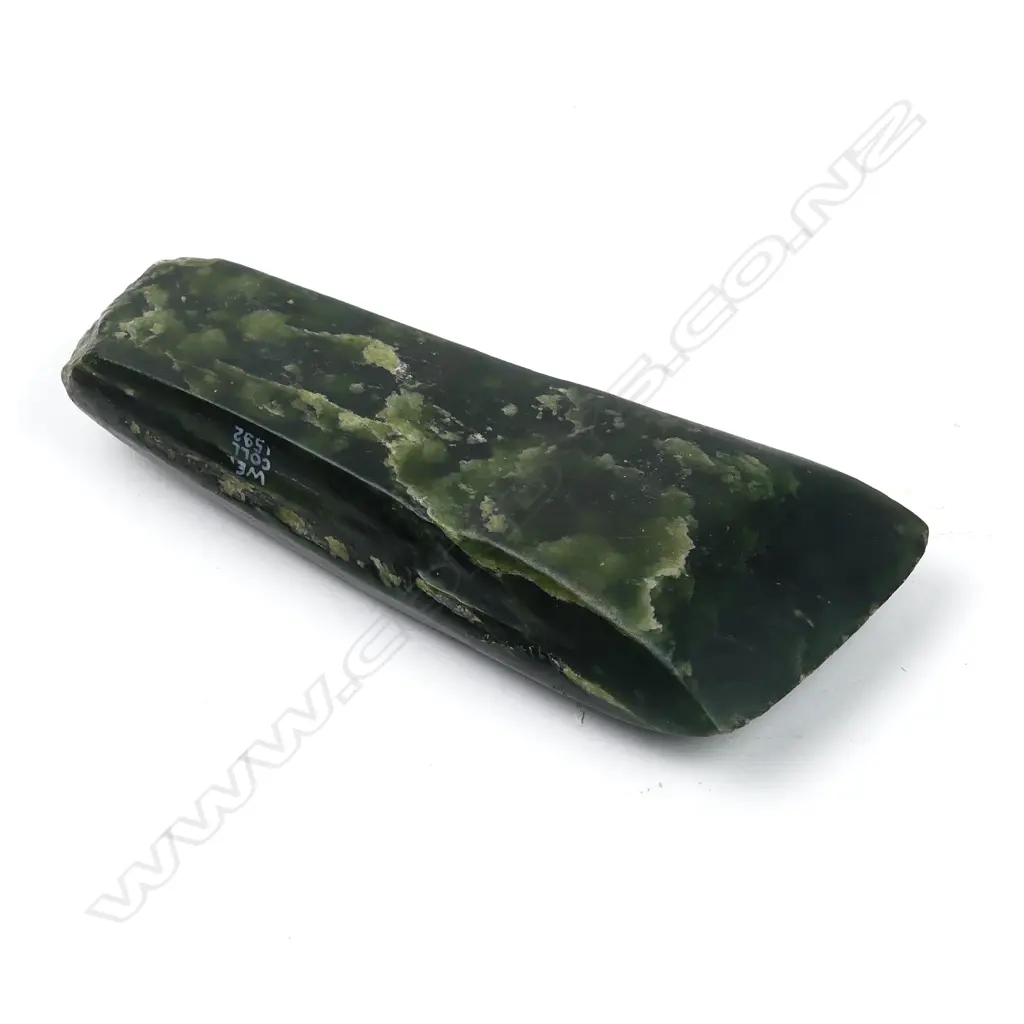 A pounamu adze blade Image 1++