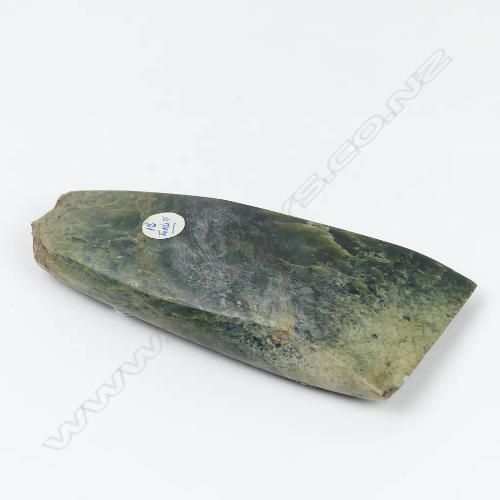 A pounamu adze blade Image 1++