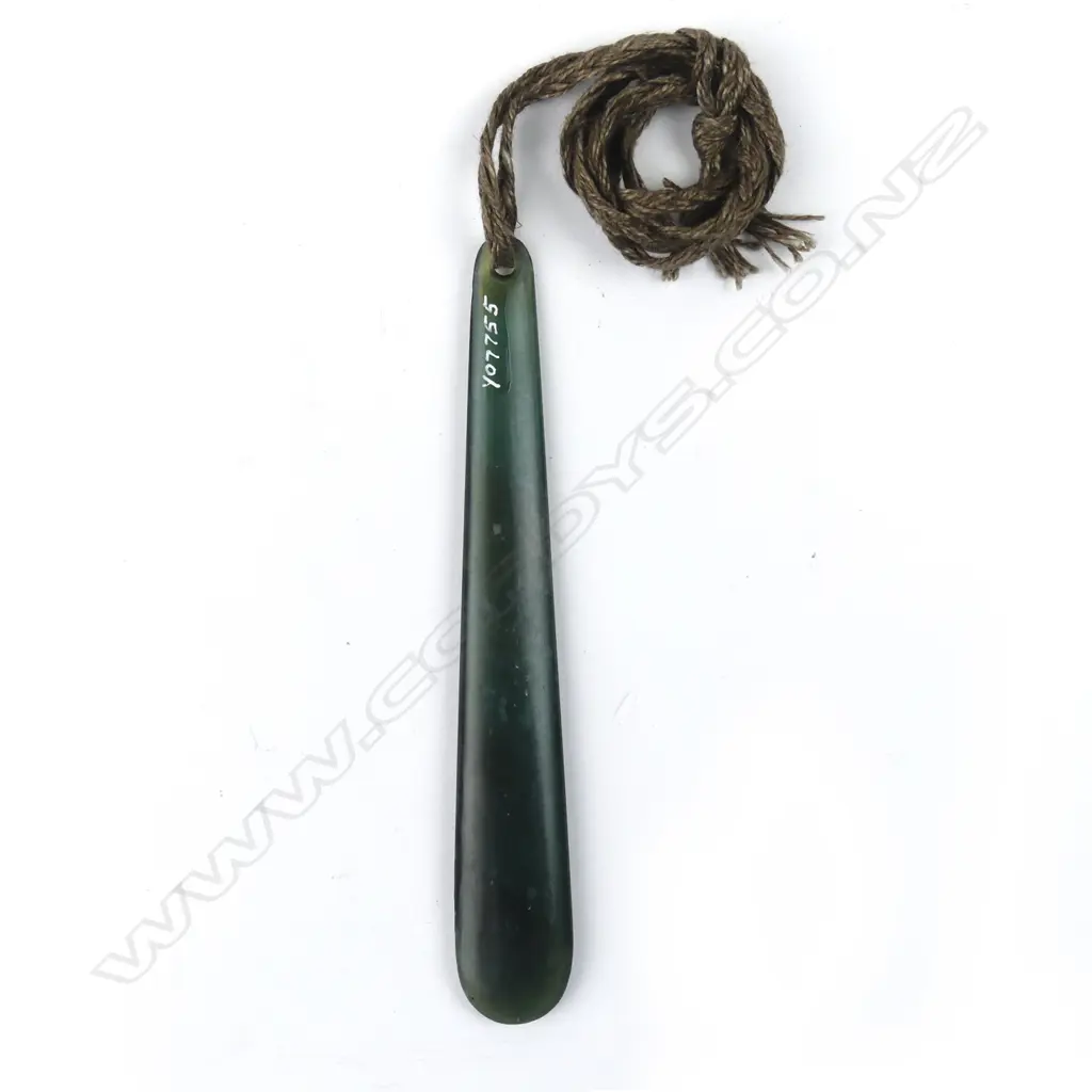 A 19thC long pounamu kuru (ear pendant) Image 1++