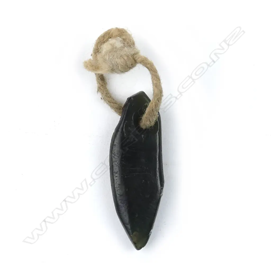 A pre-European pounamu kuru Image 1++